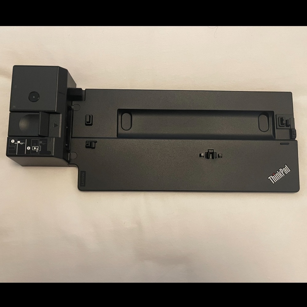 40AG0090US Lenovo ThinkPad 90-Watt Docking Station